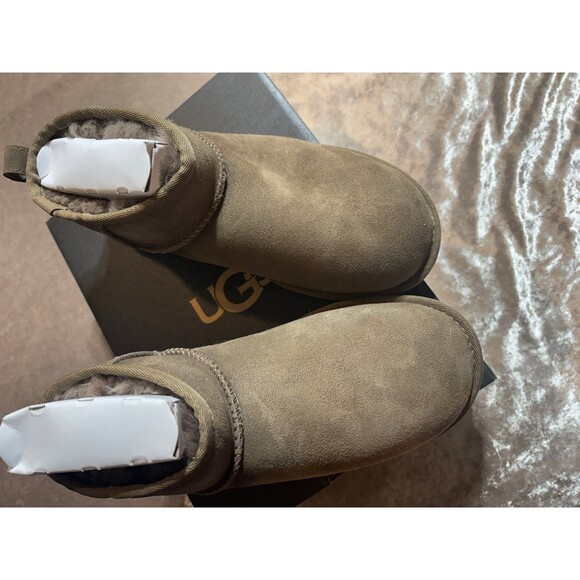 NWT UGG size 40 w9.5 m7 - Picture 2 of 6